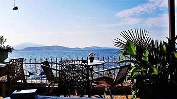 Kalemi's Beachside Hotel