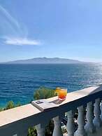 Kalemi's Beachside Hotel