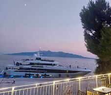 Kalemi's Beachside Hotel