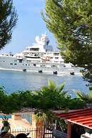 Kalemi's Beachside Hotel