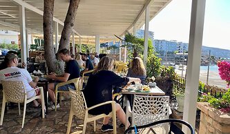 Kalemi's Beachside Hotel