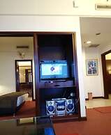 Golden Service Suite At Times Square