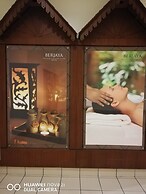 Golden Service Suite At Times Square