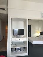 Golden Service Suite At Times Square