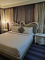 Golden Service Suite At Times Square