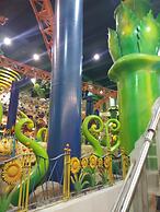 Golden Service Suite At Times Square