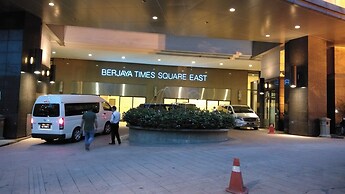 Golden Service Suite At Times Square