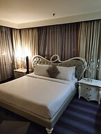 Golden Service Suite At Times Square