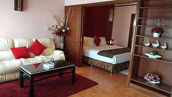 Golden Service Suite At Times Square