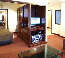 Golden Service Suite At Times Square