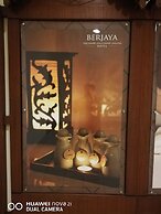 Golden Service Suite At Times Square