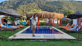 Yol Glamping Hotel Retreat Center