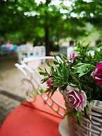 Yol Glamping Hotel Retreat Center