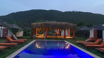 Yol Glamping Hotel Retreat Center