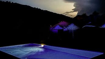 Yol Glamping Hotel Retreat Center