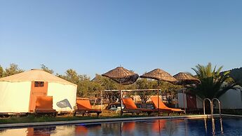 Yol Glamping Hotel Retreat Center