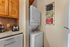 Whispering Woods Lodge-sleeps 10 4 Bedroom Home by RedAwning