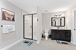 Whispering Woods Lodge-sleeps 10 4 Bedroom Home by RedAwning