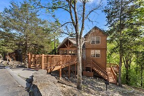 Whispering Woods Lodge-sleeps 10 4 Bedroom Home by RedAwning