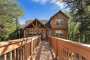 Whispering Woods Lodge-sleeps 10 4 Bedroom Home by RedAwning