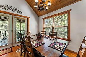 Whispering Woods Lodge-sleeps 10 4 Bedroom Home by RedAwning