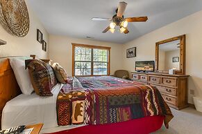 Whispering Woods Lodge-sleeps 10 4 Bedroom Home by RedAwning