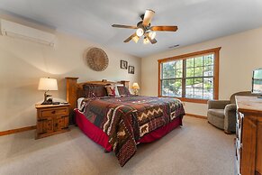 Whispering Woods Lodge-sleeps 10 4 Bedroom Home by RedAwning
