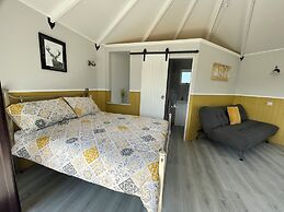 Acdc Glamping, Campervan , Caravan and Tent Resort