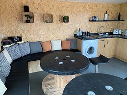 Acdc Glamping, Campervan , Caravan and Tent Resort