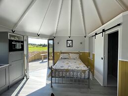Acdc Glamping, Campervan , Caravan and Tent Resort