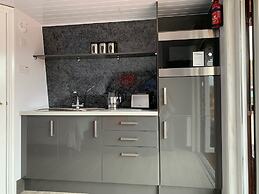 Acdc Glamping, Campervan , Caravan and Tent Resort