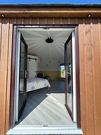 Acdc Glamping, Campervan , Caravan and Tent Resort