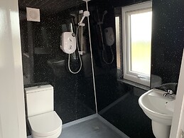 Acdc Glamping, Campervan , Caravan and Tent Resort