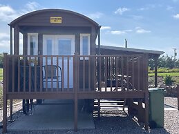 Acdc Glamping, Campervan , Caravan and Tent Resort