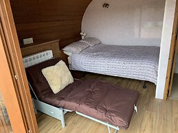 Acdc Glamping, Campervan , Caravan and Tent Resort