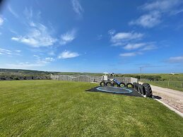 Acdc Glamping, Campervan , Caravan and Tent Resort