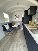 Acdc Glamping, Campervan , Caravan and Tent Resort