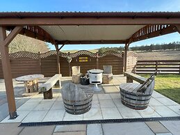 Acdc Glamping, Campervan , Caravan and Tent Resort