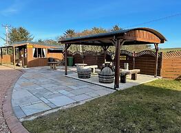 Acdc Glamping, Campervan , Caravan and Tent Resort