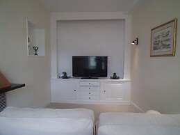 No 6 Bed & Breakfast
