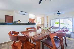 Casa de la Risa by Skyrun