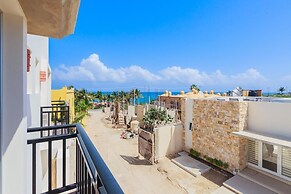 Casa de la Risa by Skyrun