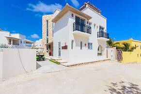 Casa de la Risa by Skyrun