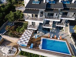 Villa Mons & Mare