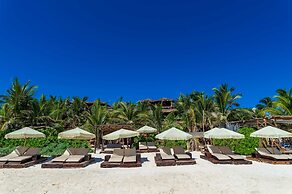 Kanan Tulum Hotel & Spa Adults Only Playground