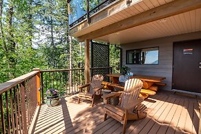 The Fraser River's Edge B&B Lodge