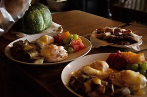 The Fraser River's Edge B&B Lodge