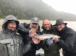 The Fraser River's Edge B&B Lodge