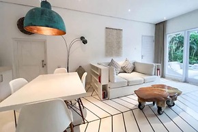 The Green Room Seminyak - Hostel