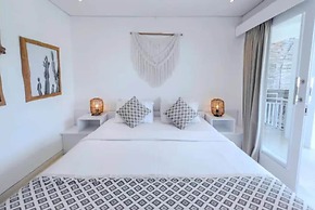 The Green Room Seminyak - Hostel